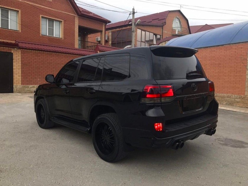 Тойота ленд Крузер 200 черный тонированный