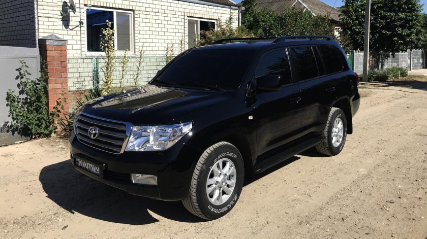 Toyota land cruiser 200 черный
