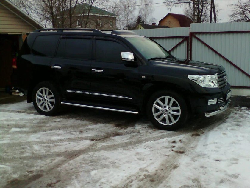 Toyota Land Cruiser 200 черный тонированный
