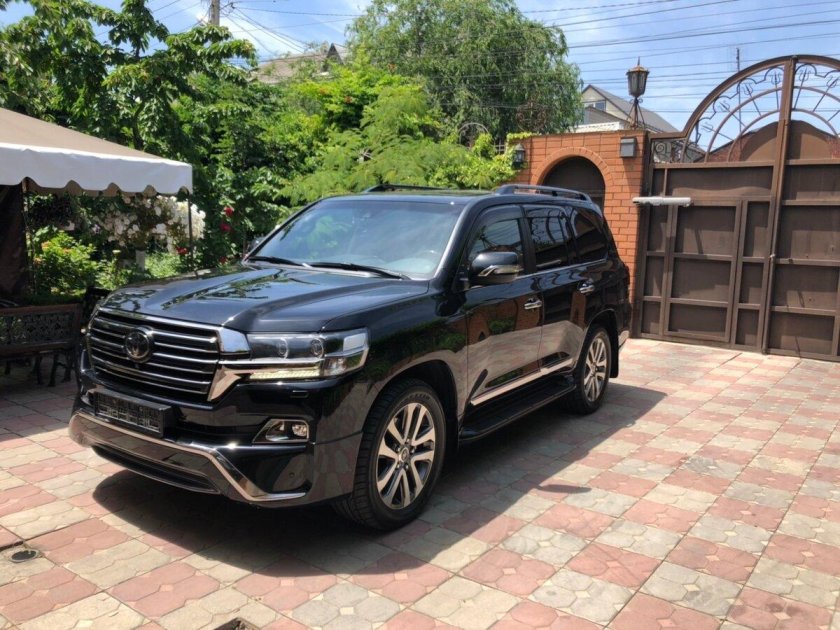 Тойота ленд Крузер 2016 черный