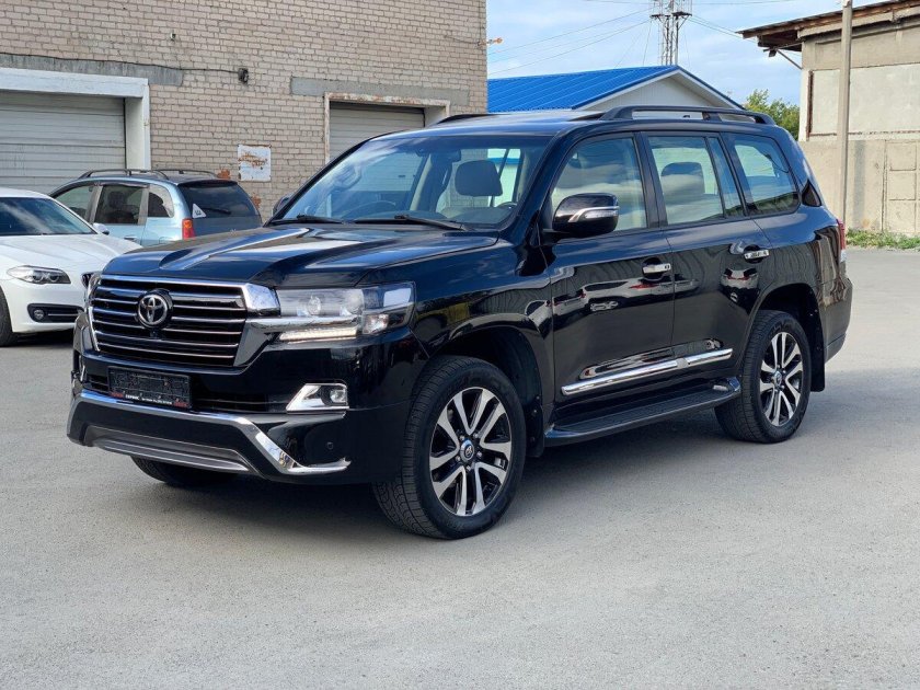 Тойота ленд Крузер 200 черный