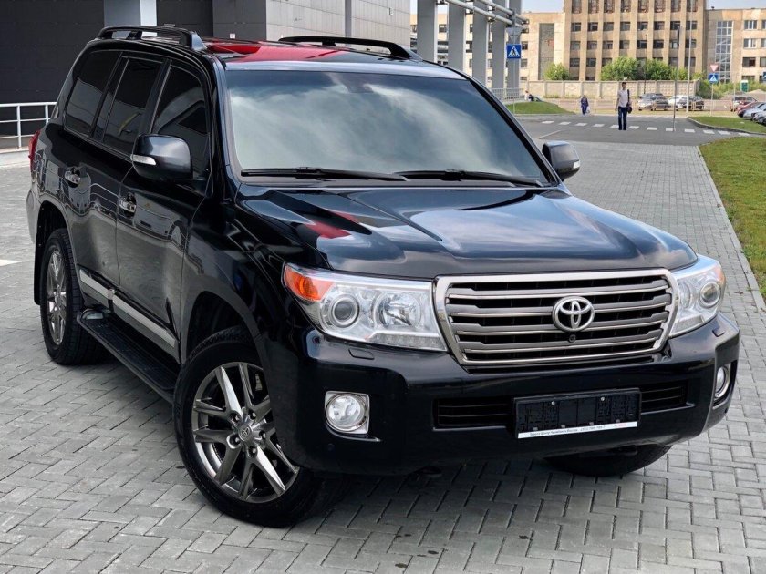 Toyota Land Cruiser 200 2014