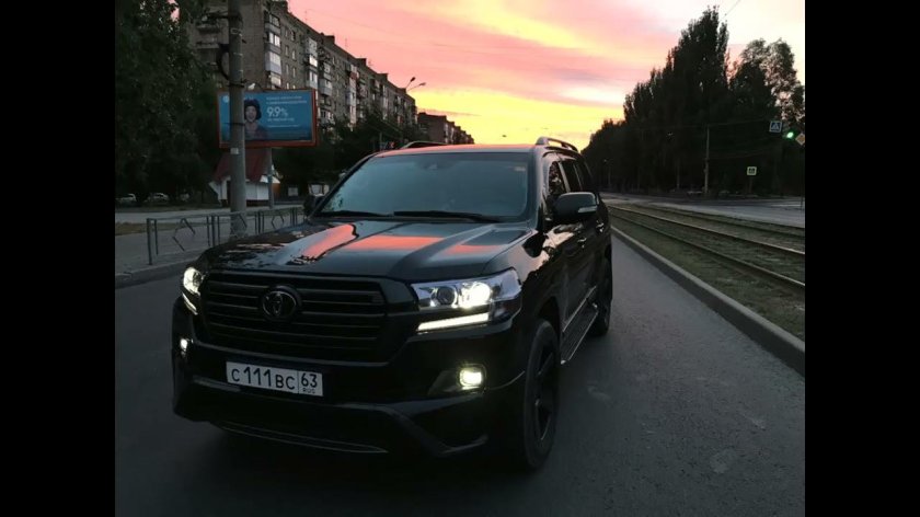 Toyota land cruiser 200 черный