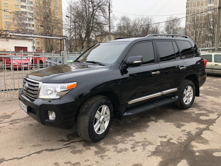 Черный ленд Крузер 200 2014
