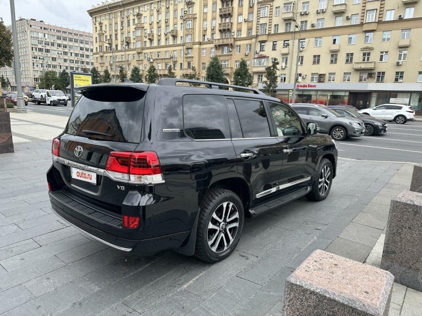 Ленд крузер 200 черный