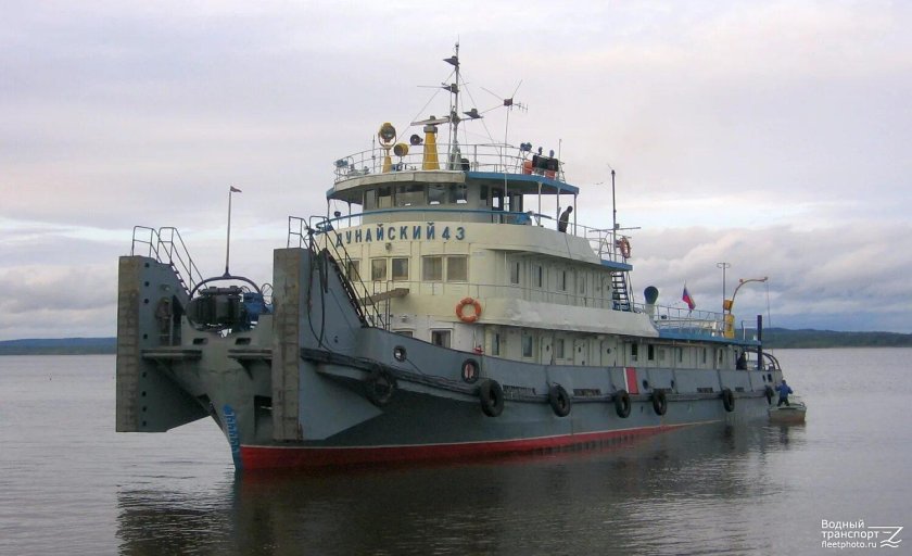 Теплоход толкач Дунайский