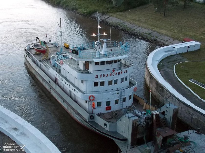 Теплоход толкач Дунайский