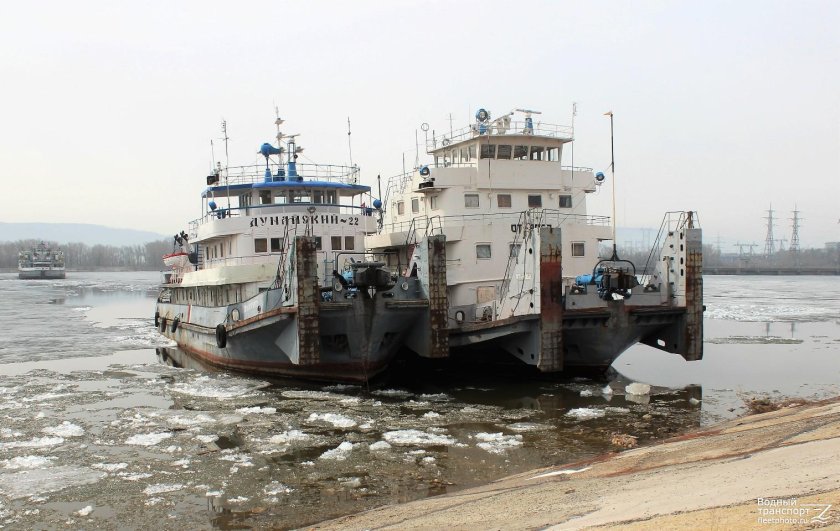 Теплоход Дунайский 22