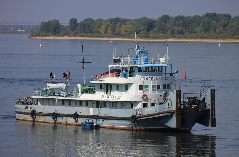 Теплоход толкач Дунайский