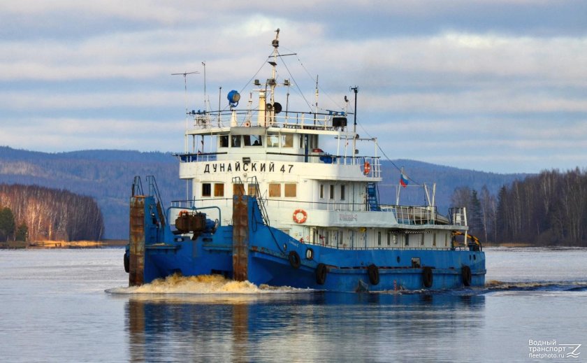 Теплоход толкач Дунайский
