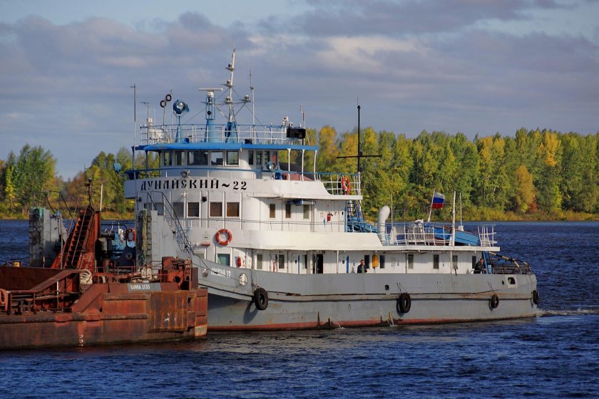 Теплоход толкач Дунайский