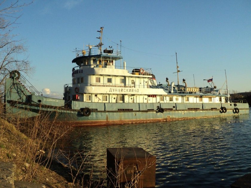 Дунайский 40 буксир