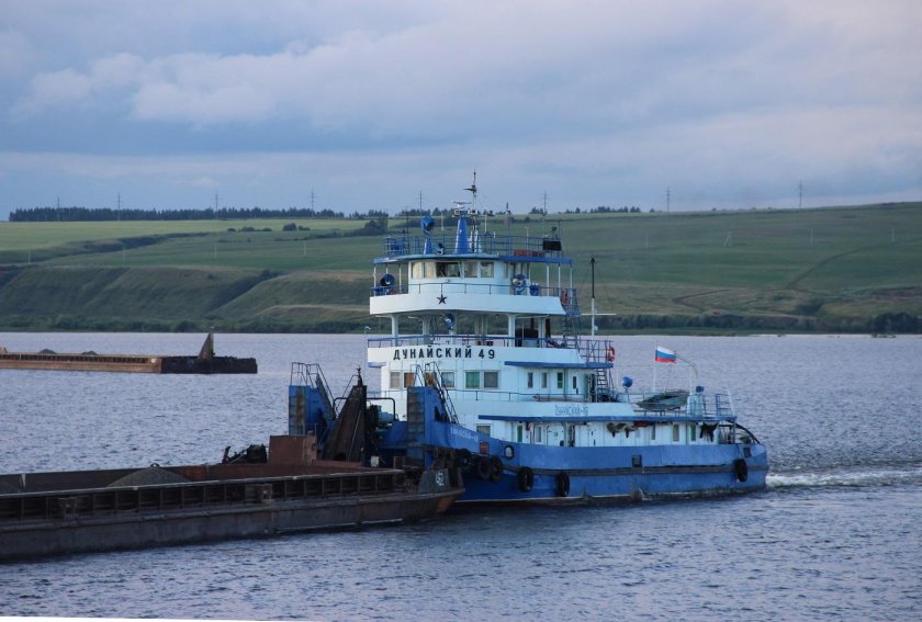 Теплоход толкач Дунайский