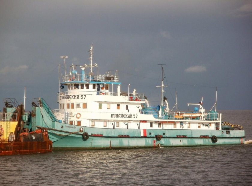 Теплоход толкач Дунайский