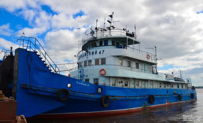 Теплоход буксир-толкач