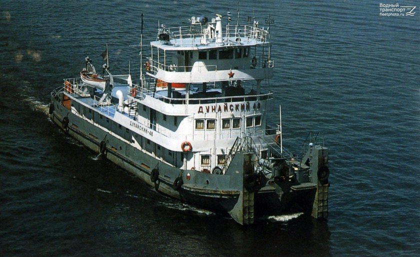 Теплоход толкач Дунайский