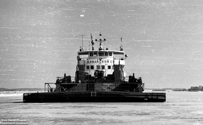 Теплоход толкач Дунайский