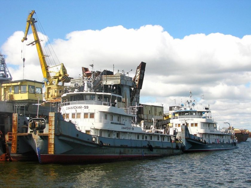 Теплоход толкач Дунайский