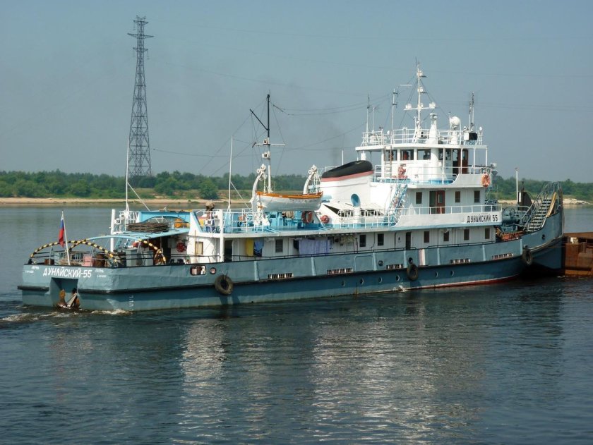 Теплоход толкач Дунайский