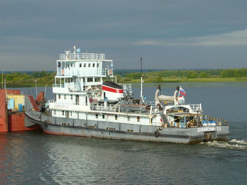 Теплоход толкач Дунайский