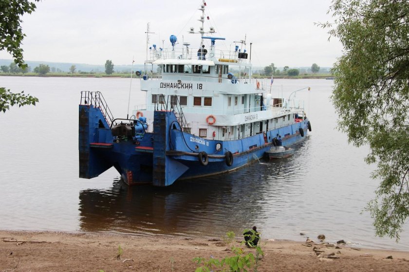 Теплоход толкач Дунайский