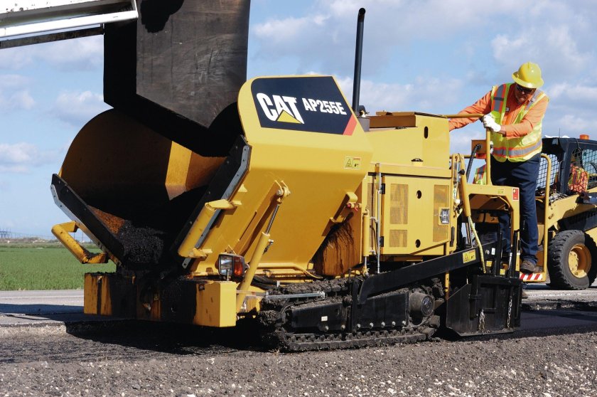 Асфальтоукладчик ap255e