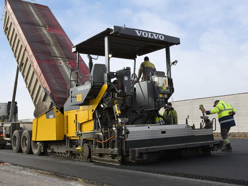 Укладчик Вольво 5820