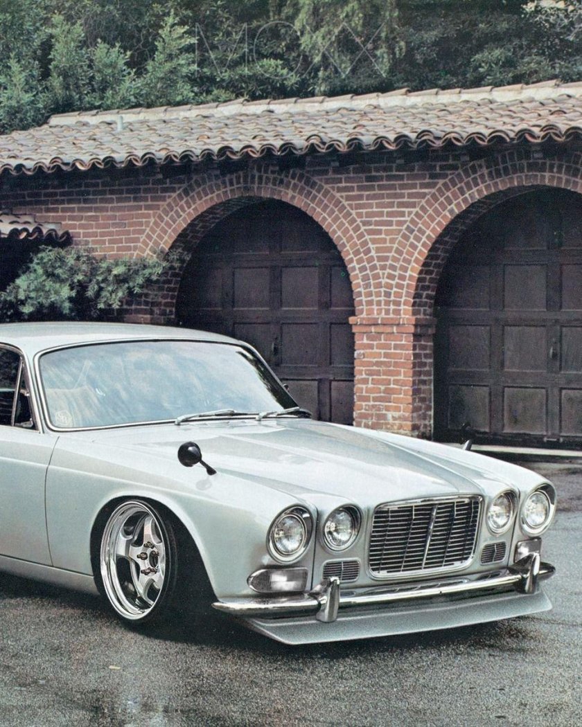 Ягуар машина классика 1977