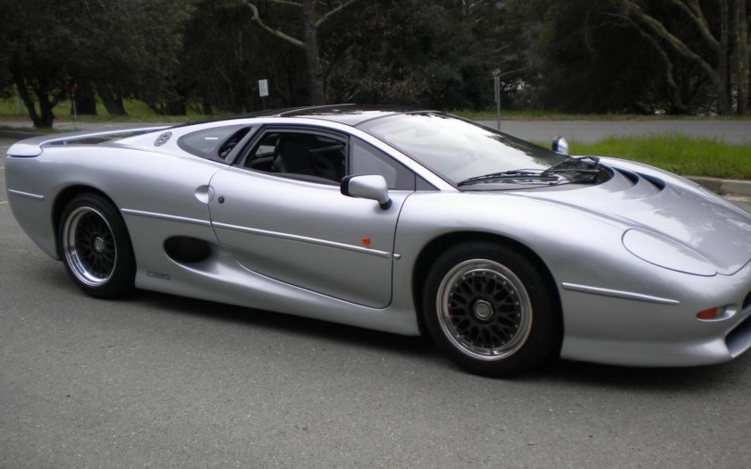 Ягуар xj220