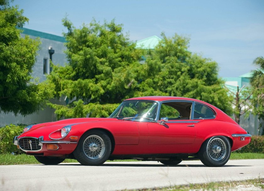 Jaguar e-Type v12