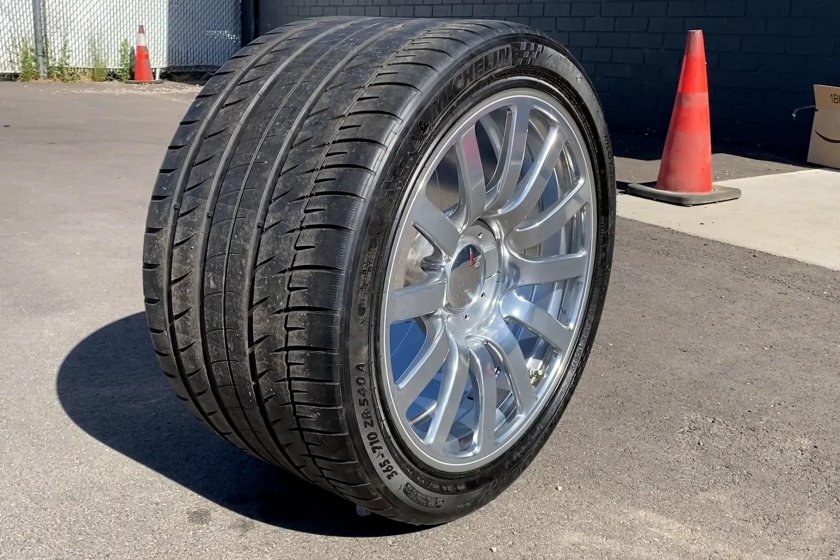 Колесо от Бугатти Вейрон