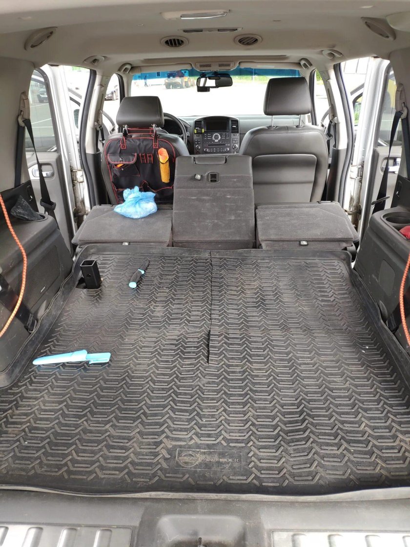Nissan Pathfinder 2005 спальное место