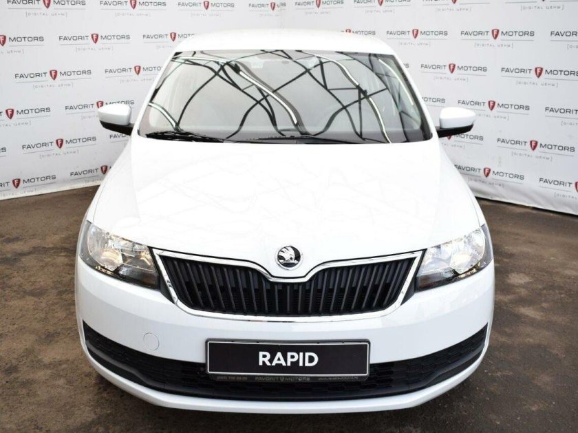 Шкода Рапид 2019 белая
