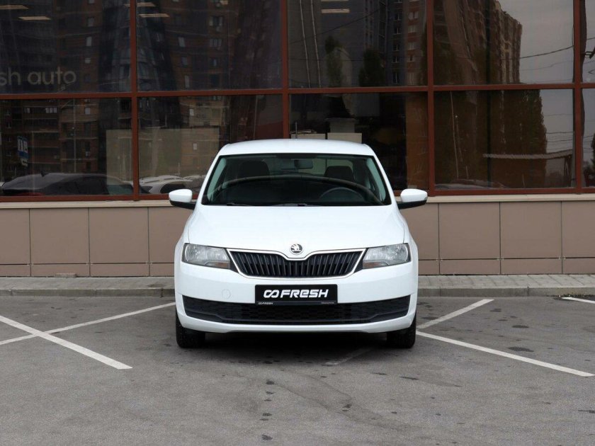 Белая шкода рапид