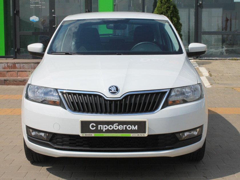 Шкода Рапид 2018 белая