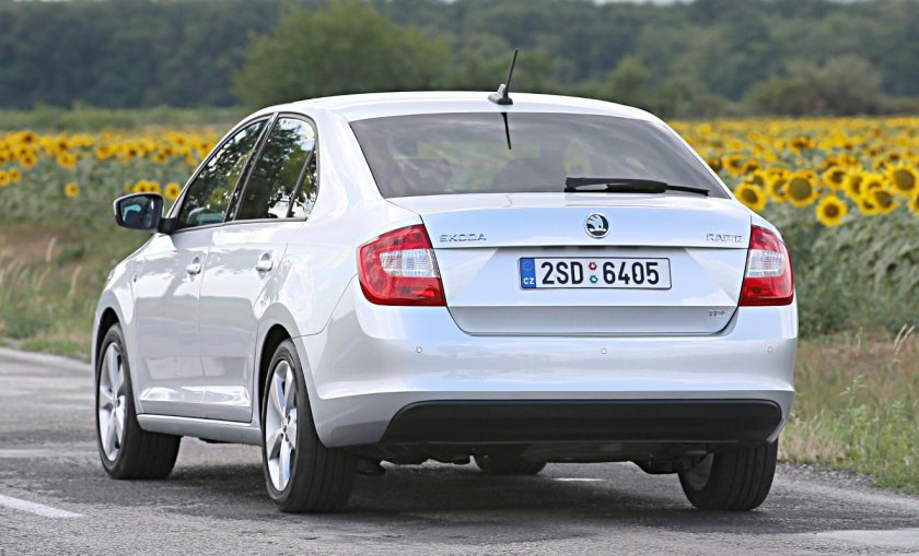 Шкода Рапид сзади 2018