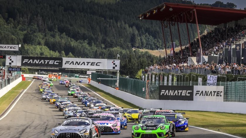 Гоночный автомобиль