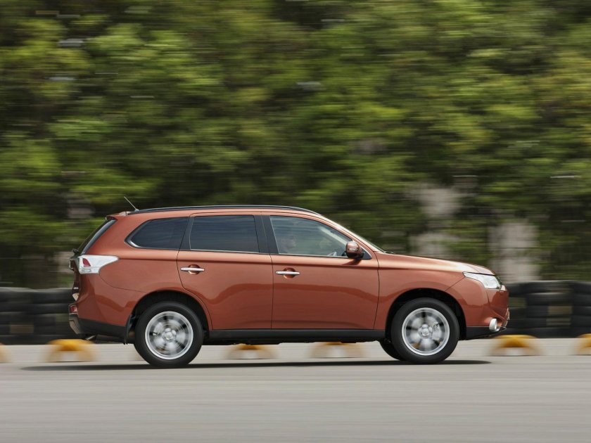 Митсубиси Аутлендер семиместный