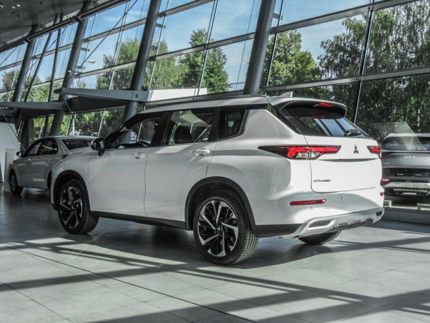 Новый мицубиси аутлендер 2022
