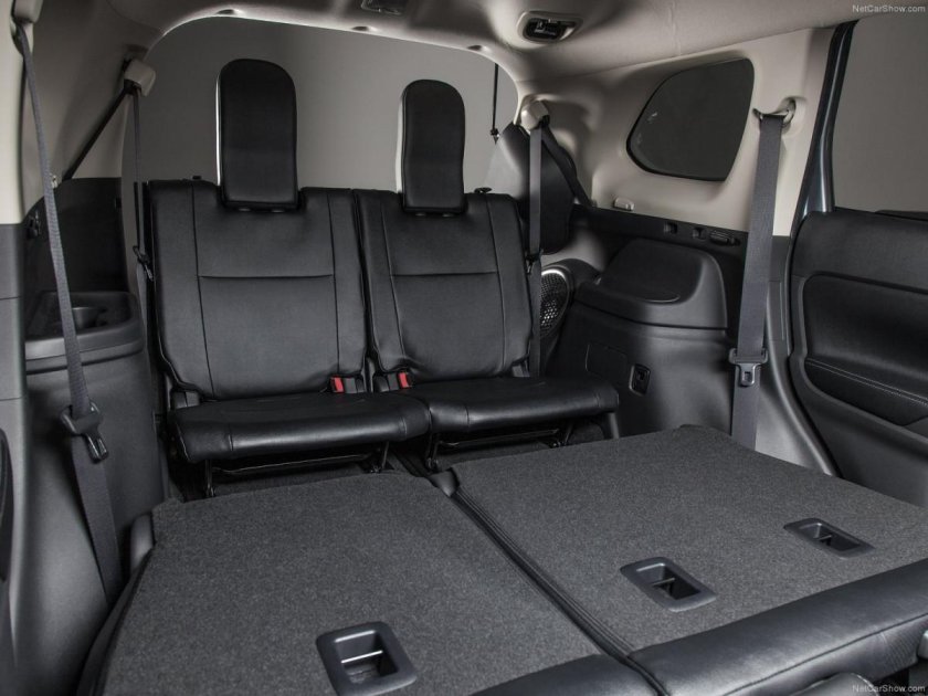 Mitsubishi Outlander третий ряд сидений
