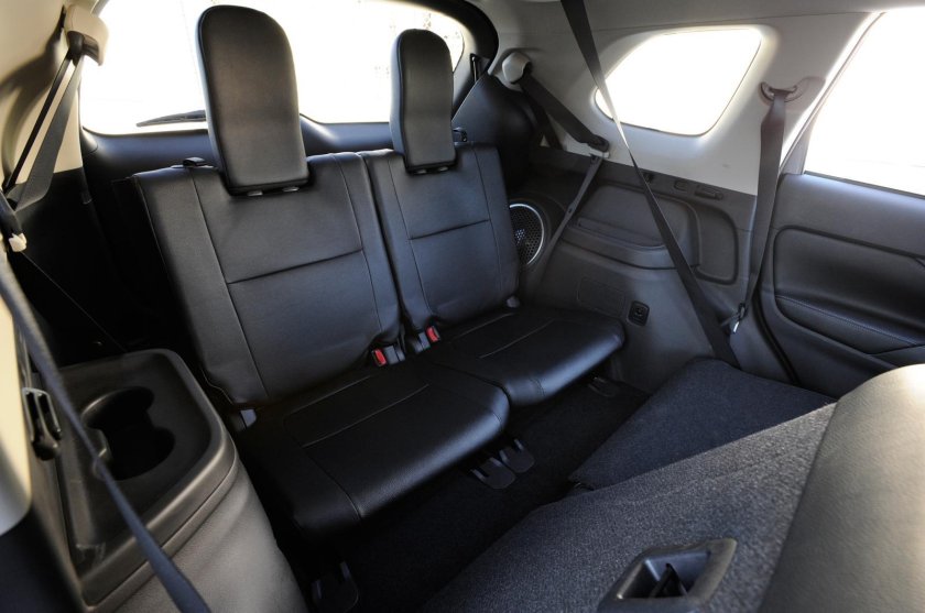 Аутлендер 1 задний ряд