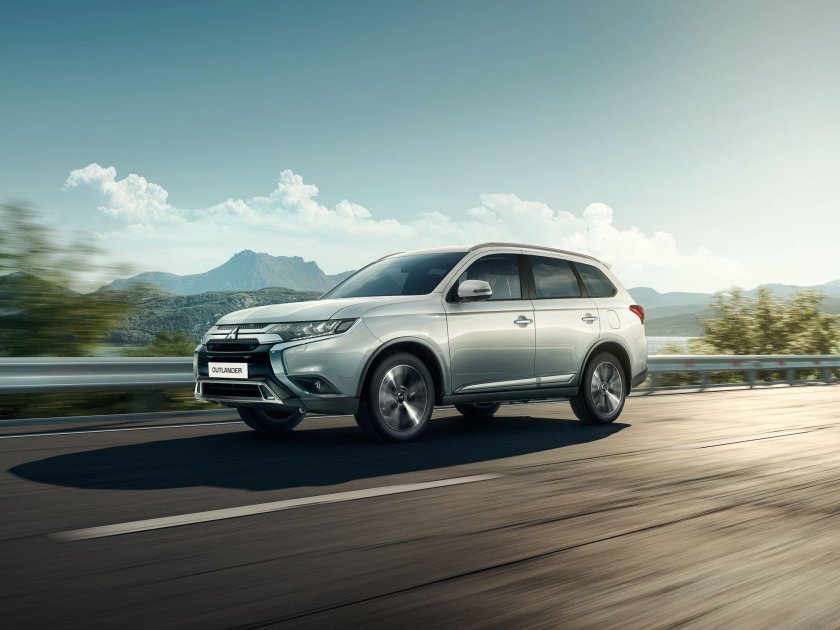 Mitsubishi Outlander семиместный