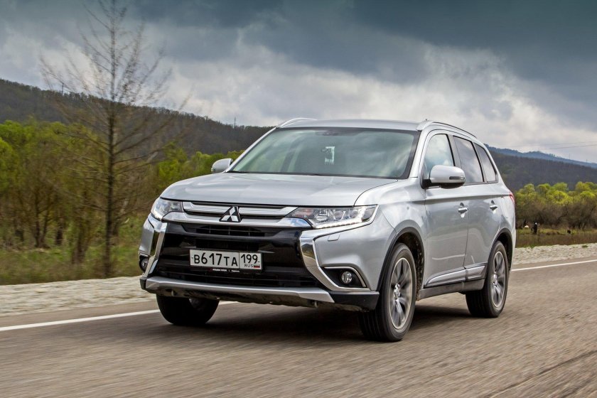 Митсубиси Аутлендер 2015