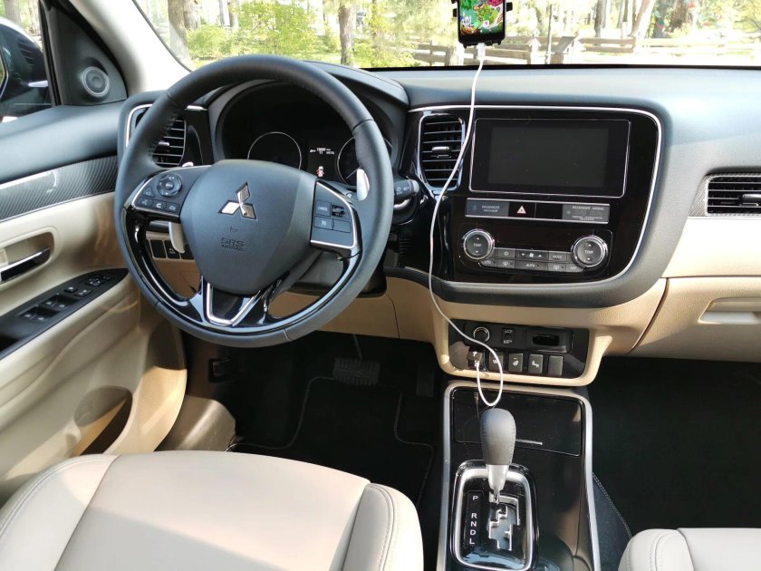 Митсубиси Аутлендер 7