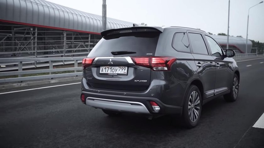 Митсубиси Аутлендер семиместный