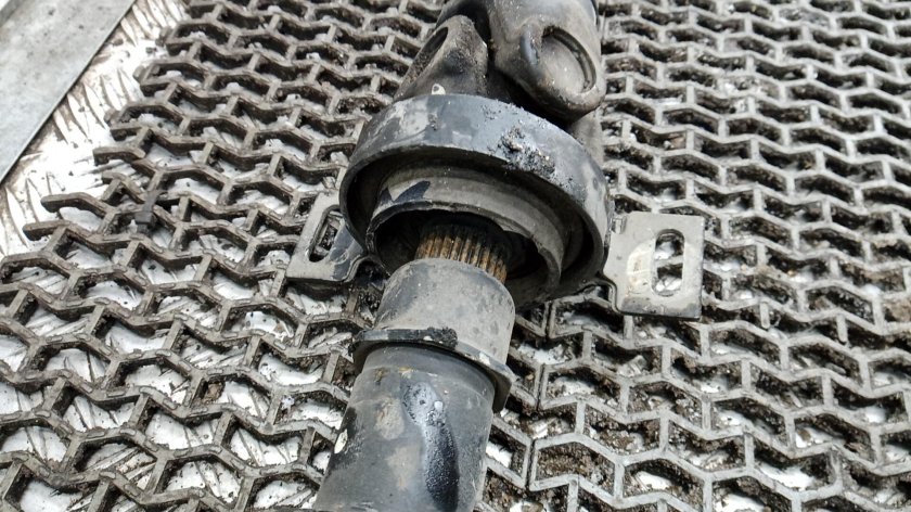 Карданный вал передний