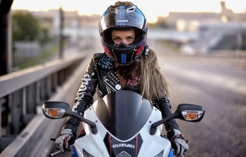 Сузуки GSX R 600 девушка