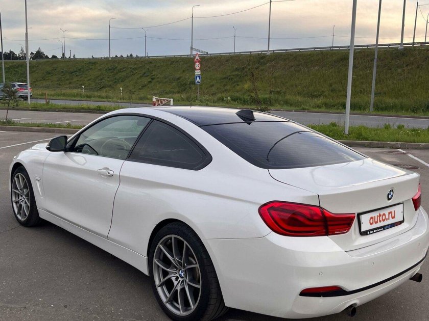 Белая бмв