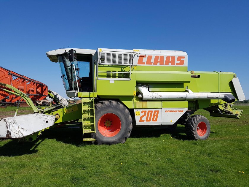 Зерноуборочный комбайн ceis