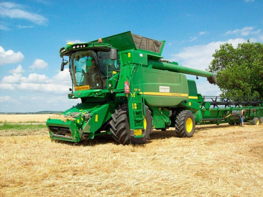 Зерноуборочный комбайн John Deere
